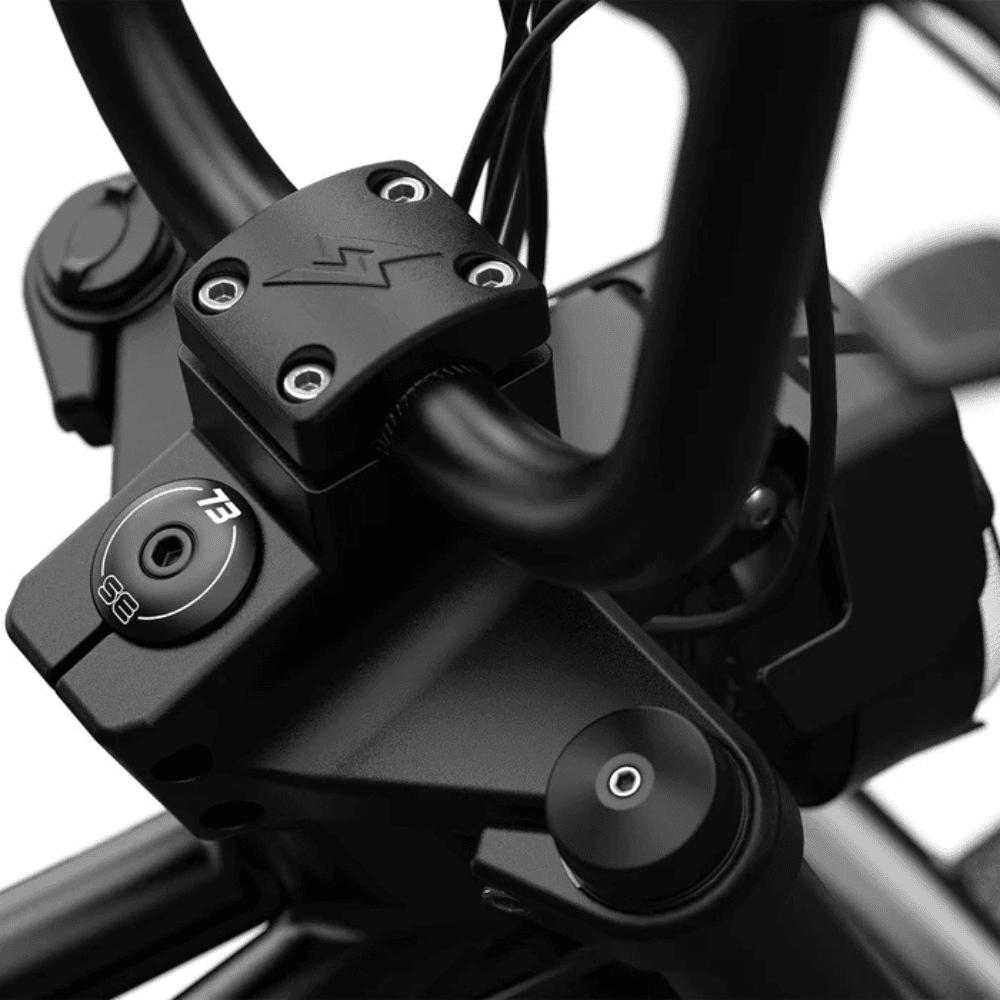 Urban Cruiser Electric Bike with Customizable Battery - Image 6