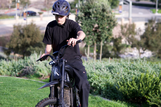 Riding Times 48V/36Ah 2400W Off-Road Electric Dirt Bike - Image 5