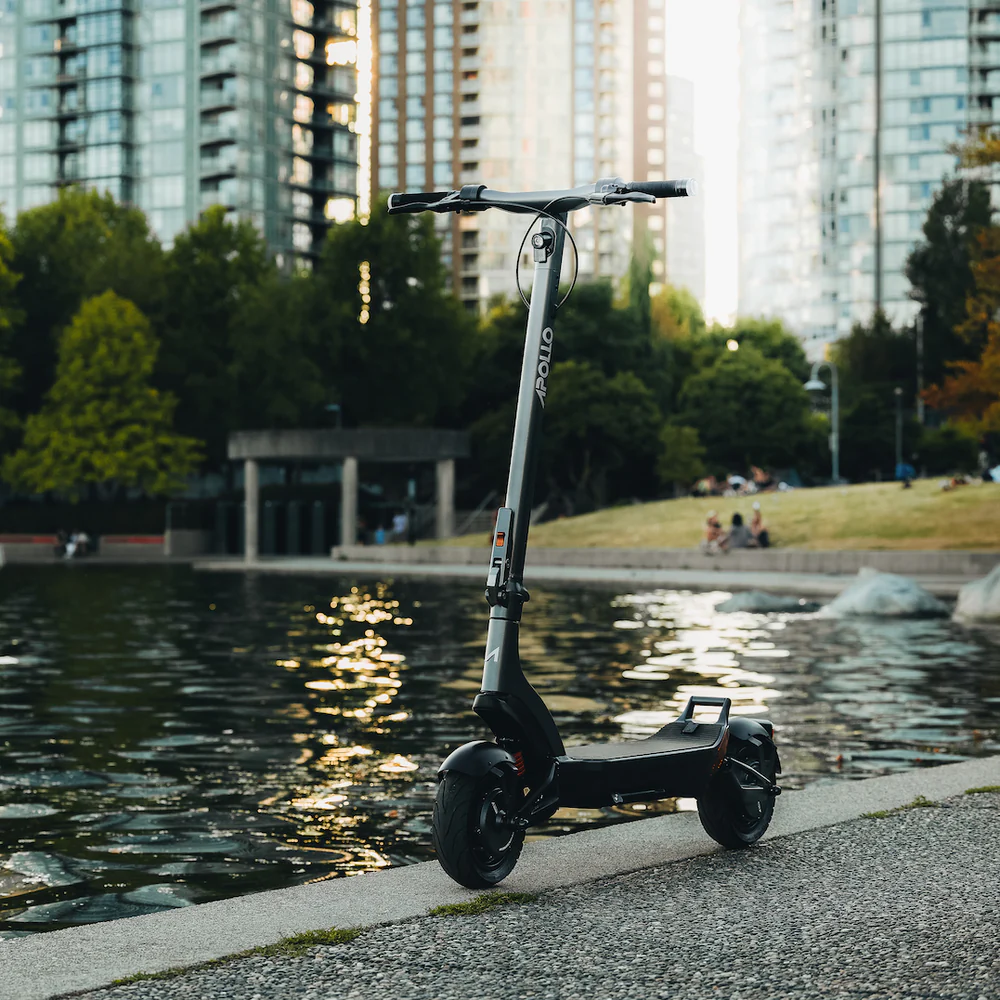 Commuter Electric Scooter with 43-Mile Range - Image 2
